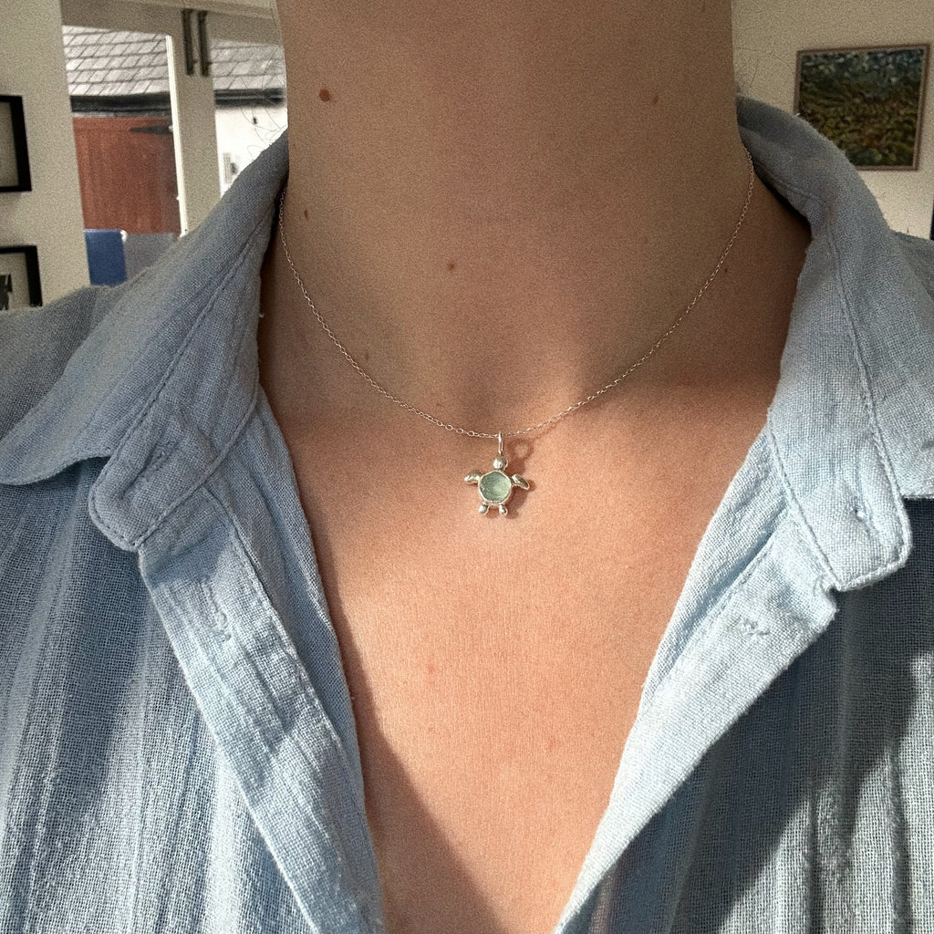 Sea glass turtle pendant No. 8