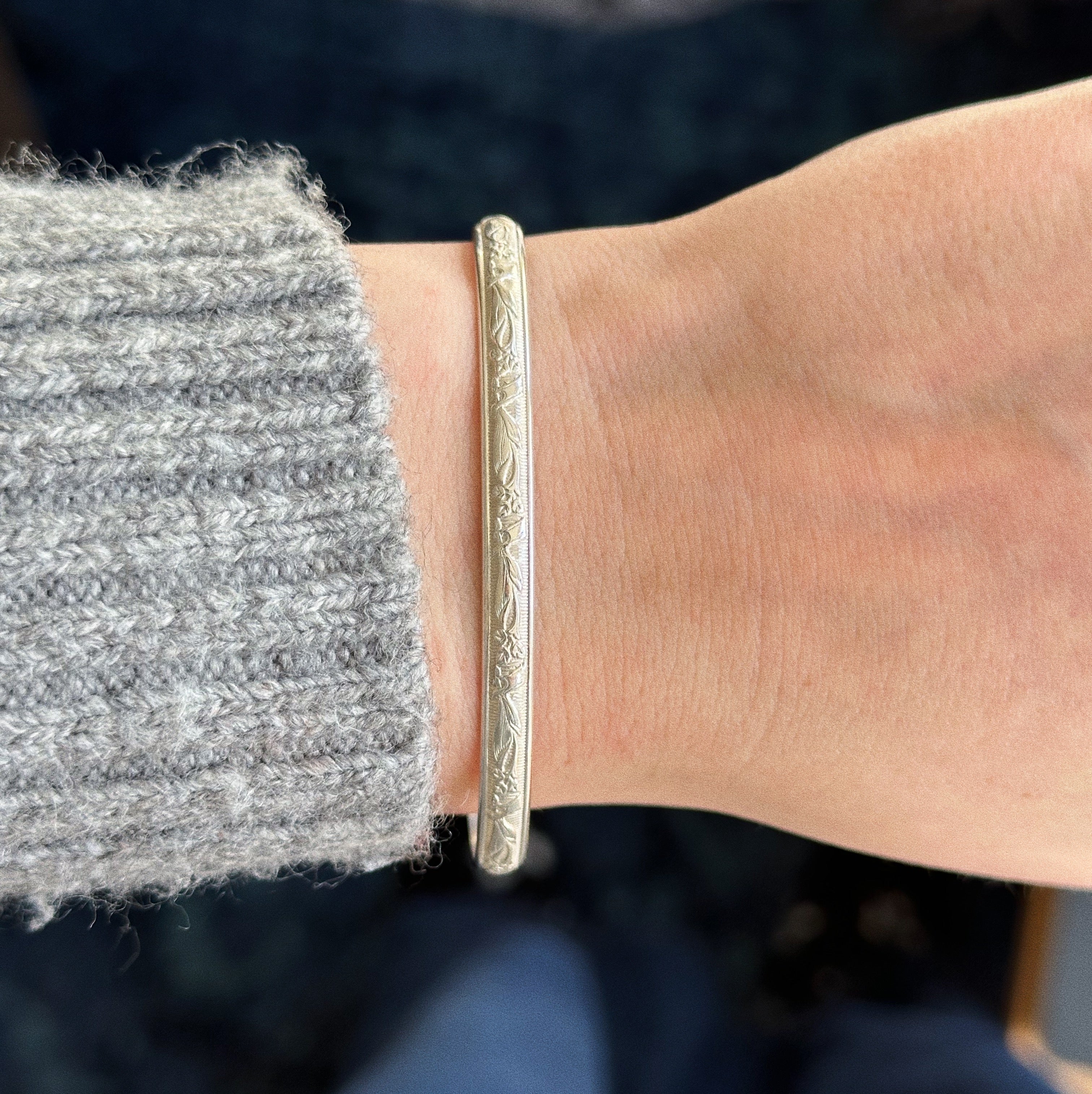 Floral vintage magic cuff