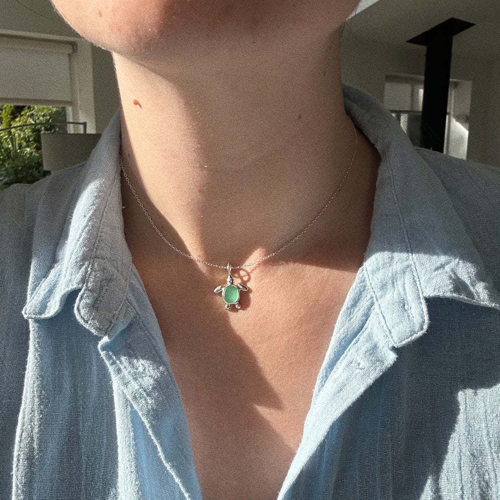 Sea glass turtle pendant No. 13