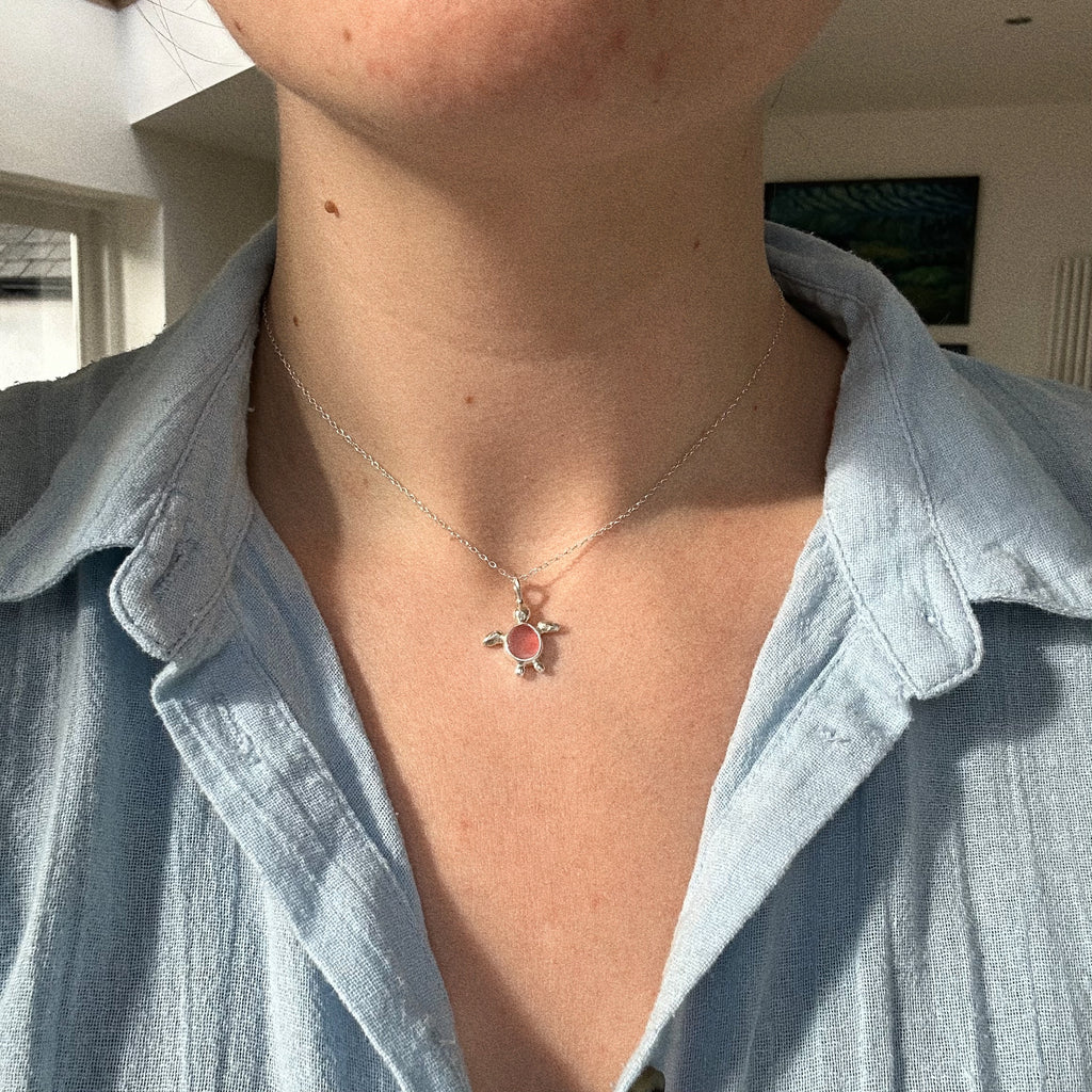 Sea glass turtle pendant No. 12