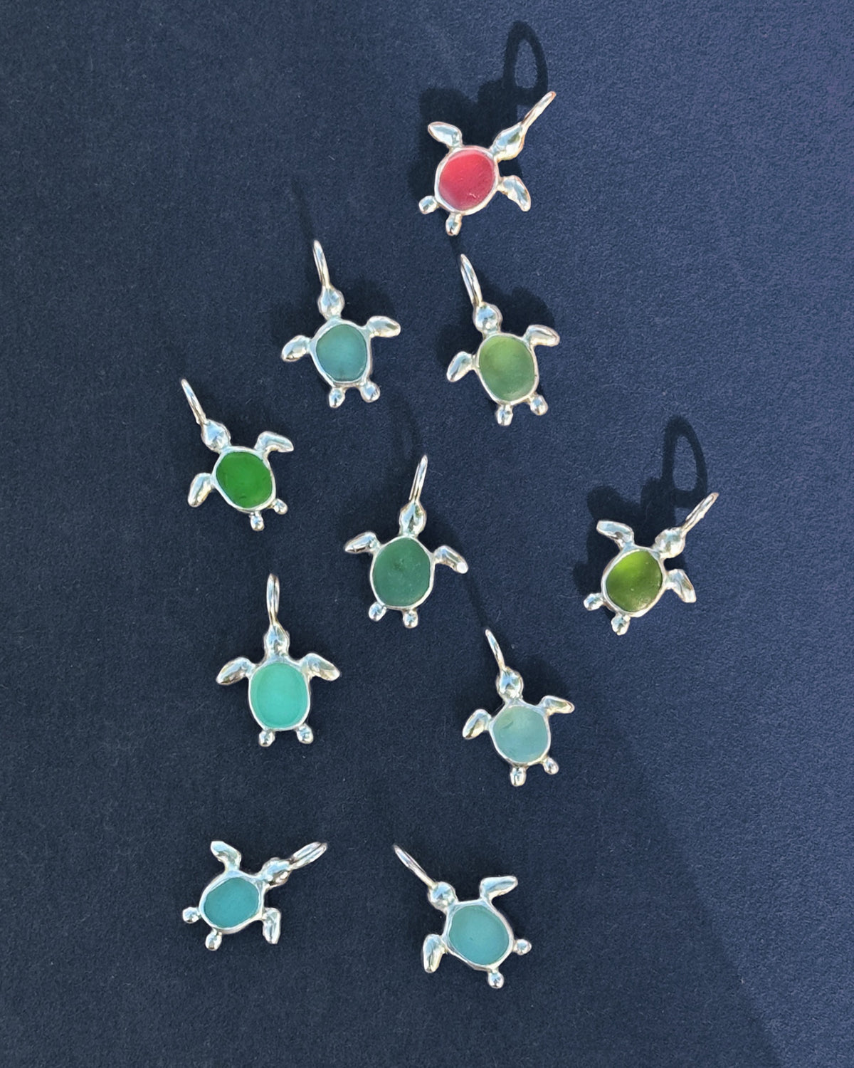Sea glass turtle pendant No. 4