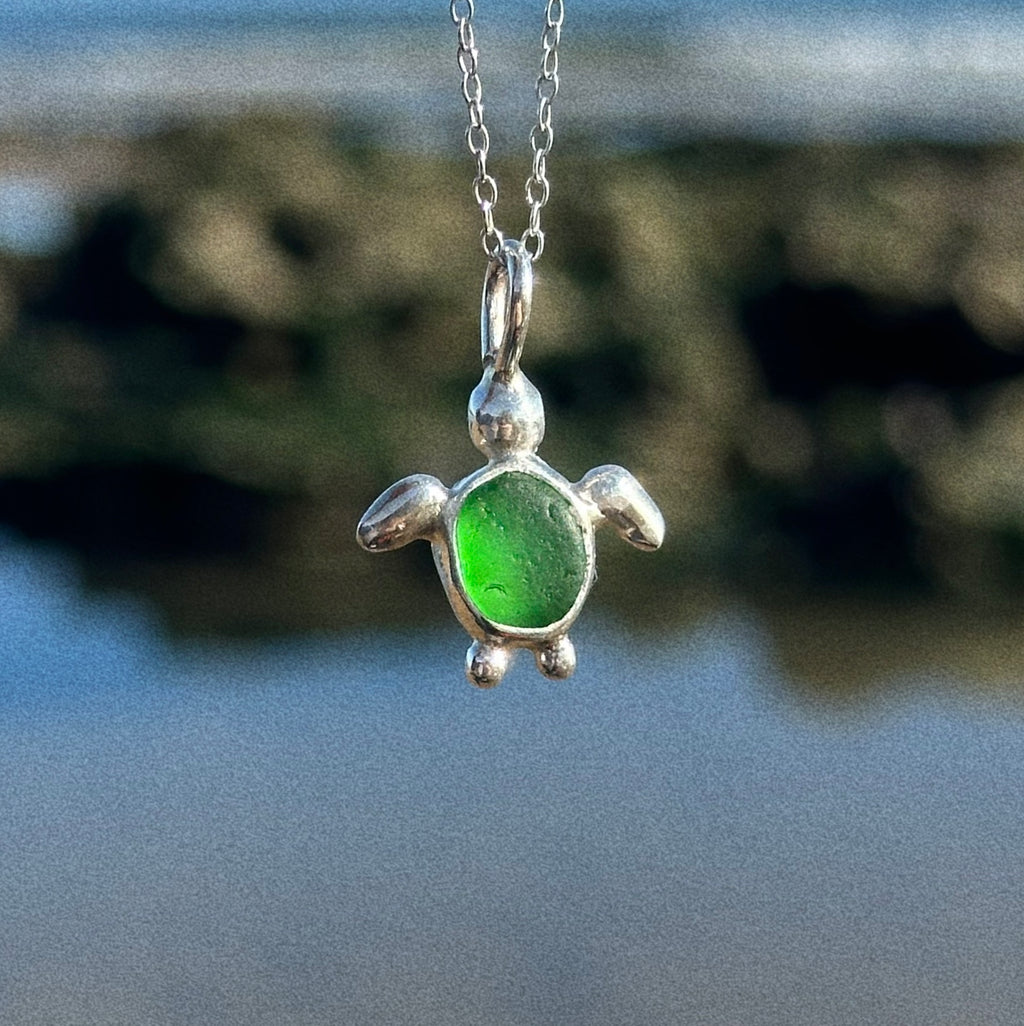 Sea glass turtle pendant No. 5