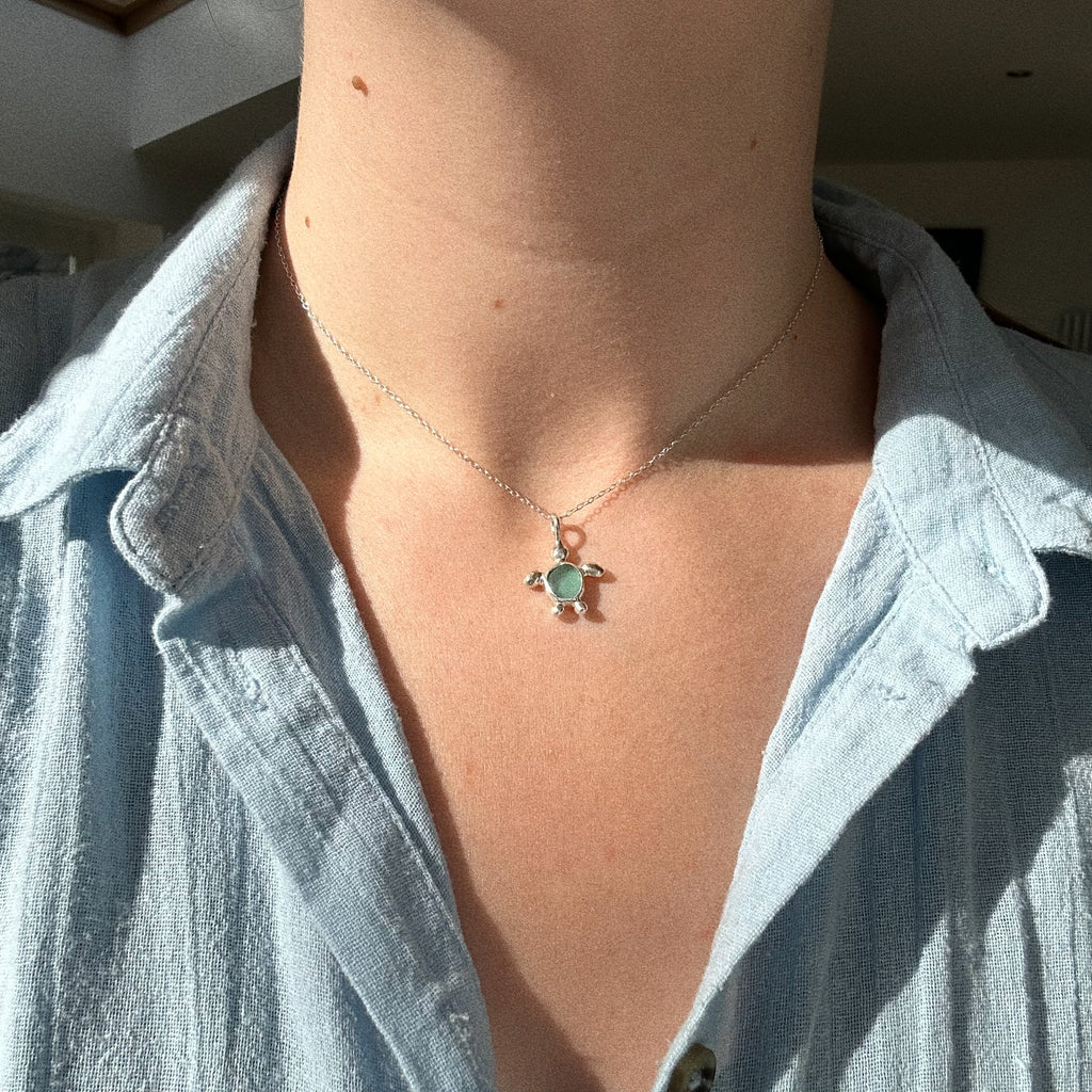 Sea glass turtle pendant No. 4