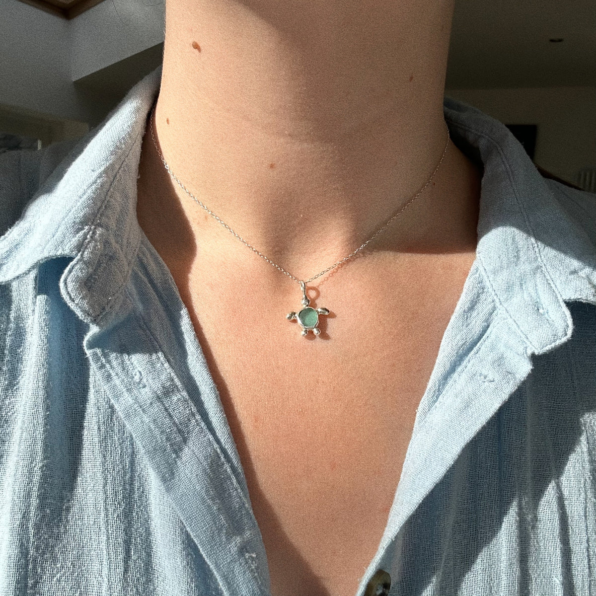 Sea glass turtle pendant No. 4