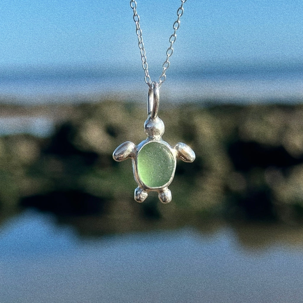 Sea glass turtle pendant No. 10