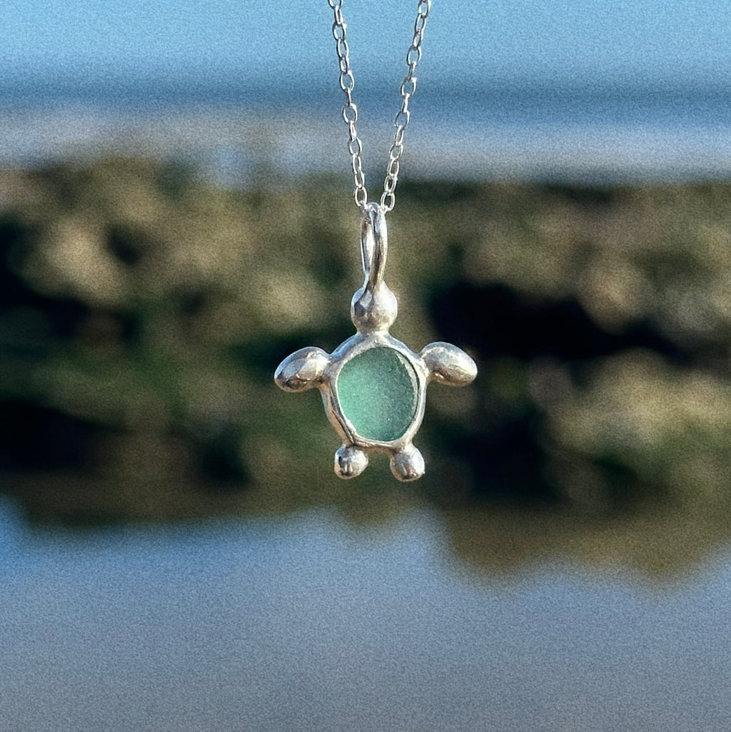 Sea glass turtle pendant No. 4