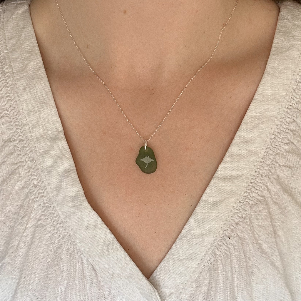 Manta ray silhouette pendant No. 1