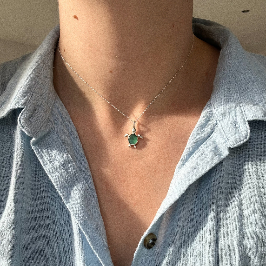 Sea glass turtle pendant No. 6