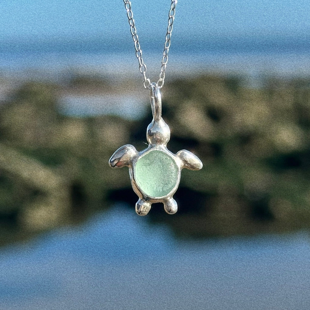 Sea glass turtle pendant No. 8