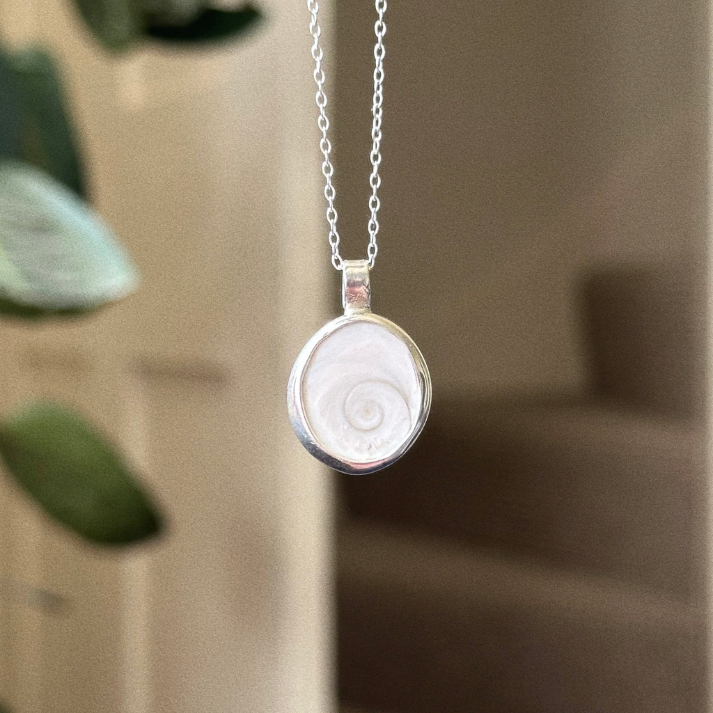Operculum pendant No. 1