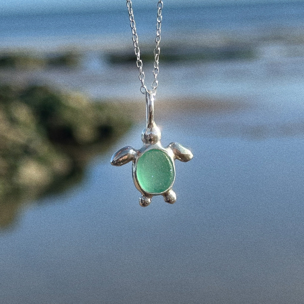 Sea glass turtle pendant No. 13