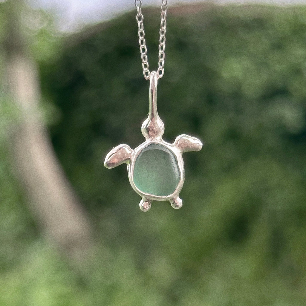 Sea glass turtle pendant No. 3